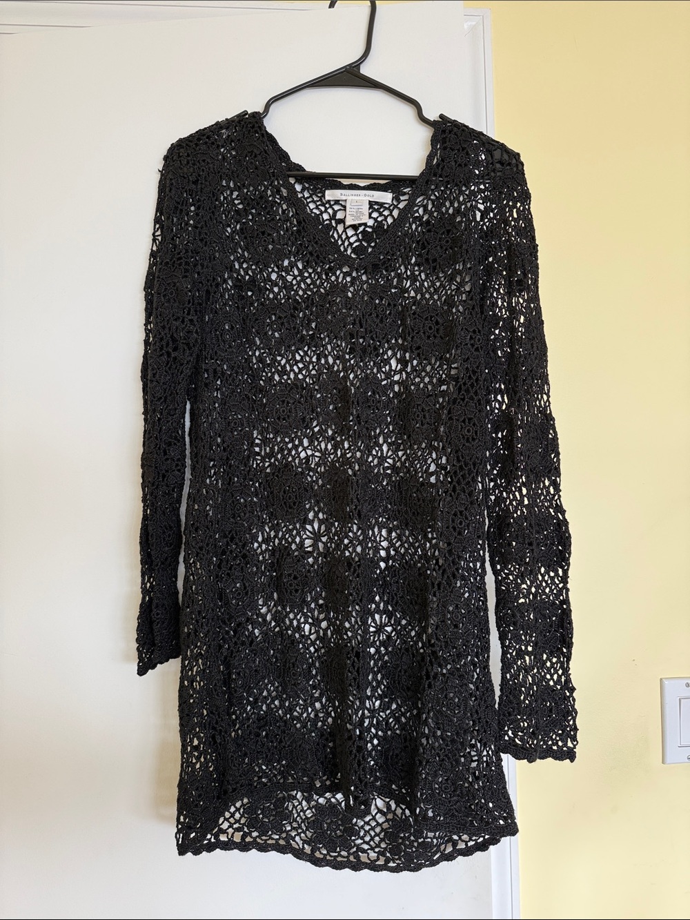 Black vintage Crochet V-Neck Swim Coverup- excellent condition